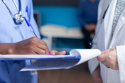 Imagen de ”No puedo dejar que mi hijo se muera”: madre de un joven con tumor cerebral clama ayuda a su EPS