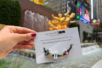 Imagen de  Furor por una pulsera del Mundial: Colas de doce horas y reventa por mil dólares