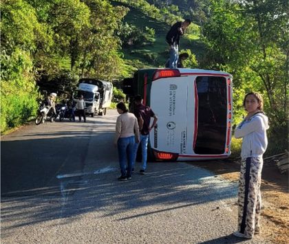 Imagen de «Son 11 heridos, cuatro necesitarán remisión»: gerente del Hospital de San Rafael tras accidente de bus de la UdeA