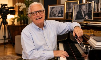 Murió Mario Fernando Prado, el periodista que convirtió un piano en su manera de entrevistar la vida