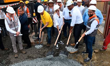 Colocan primera piedra del deprimido de Versalles, en Palmira