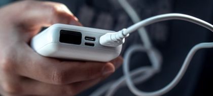 Imagen de Aeronáutica Civil endurece reglas para transportar power banks y baterías de litio en vuelos