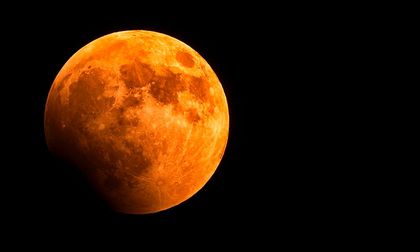 Lunas de sangre, eclipses y cometas: cielos del año 2026 prometen grandes espectáculos