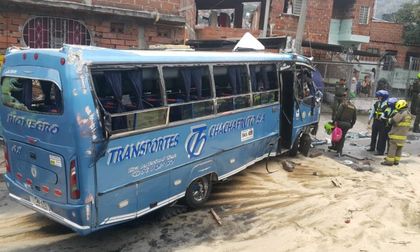 23 heridos dejó accidente de un bus de Rionegro en Medellín
