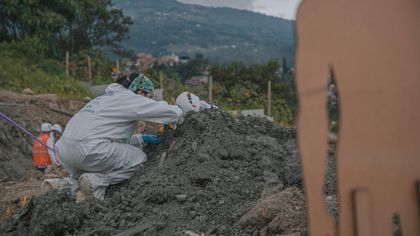 Imagen de Búsqueda de personas dadas por desaparecidas: encuentran estructuras óseas en polígono de La Escombrera, comuna 13