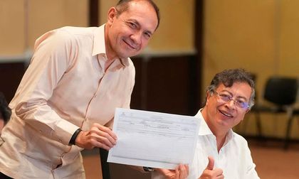 Petro firmó iniciativa para convocar Asamblea Nacional Constituyente en Colombia