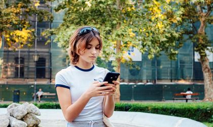 ¿Qué debes saber sobre el exceso de pantallas y la salud juvenil?