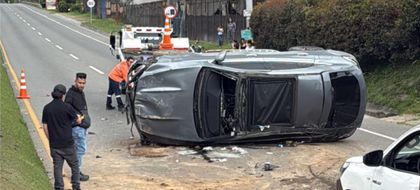 Imagen de  En imágenes: aparatoso siniestro vial en la autopista Medellín-Bogotá, una lujosa camioneta involucrada