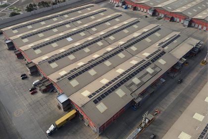 Imagen de  Más de 2 400 paneles forman primera gran planta solar en un centro logístico de Suramérica