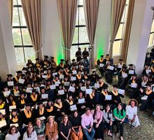 Se gradúan 183 personas en confección industrial