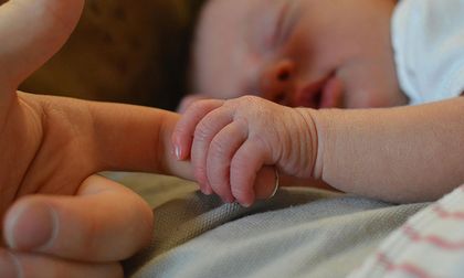 Cómo reducir infecciones del cordón umbilical