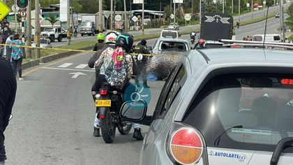Imagen de Motociclista murió al colisionar con vehículo que estaba en un semáforo