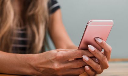 La OMS alerta sobre el impacto global de la violencia digital contra las mujeres