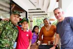 Imagen de Gobernador de Antioquia sorprende a soldados y policías con reencuentros familiares en temporada decembrina