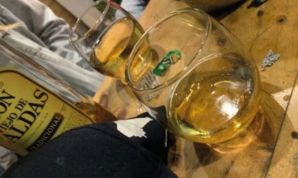 Imagen de  Presidencia prohíbe el consumo de alcohol fuera de casa durante un mes