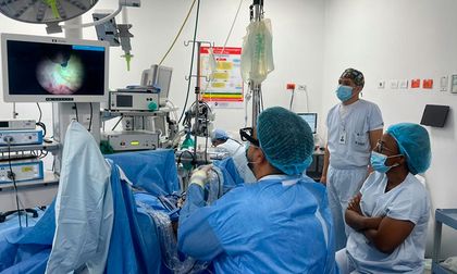 Clínica Farallones recibe especialistas y consolida centro de enucleación de próstata