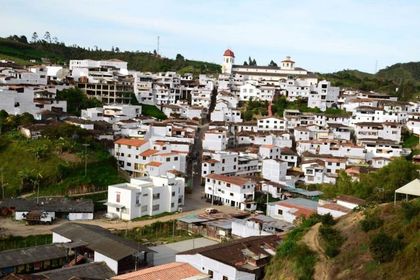 “San Vicente pueblo blanco” ya comenzó a marchar