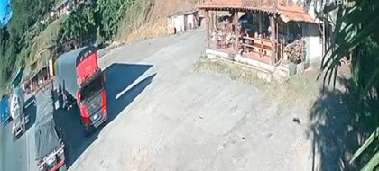 Imagen de  En video | Momento exacto del accidente en el que motociclista perdió la vida en la Autopista Medellín-Bogotá