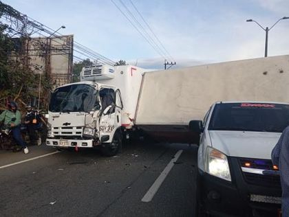 Imagen de  Tras choque de tres vehículos, la vía Medellín-El Santuario ya está habilitada