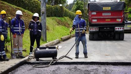 Imagen de  Hasta 250 huecos se han tapado en Rionegro con obras de mejoramiento de la malla vial