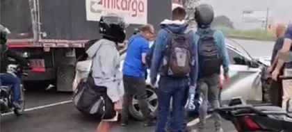 Imagen de  Accidente de tránsito deja cuatro heridos en autopista Medellín – Bogotá