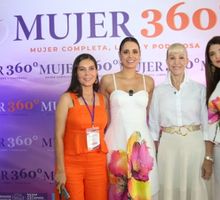 Gobernadora Dilian Francisca Toro recibe dos distinciones por su gestión social y su trabajo en favor de las mujeres