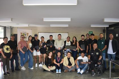 Imagen de  Guarne fortalece la permanencia universitaria con entrega de computadores a estudiantes