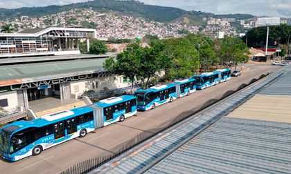 Cinco buses articulados eléctricos del MIO comienzan a operar en Cali: conozca su capacidad y características