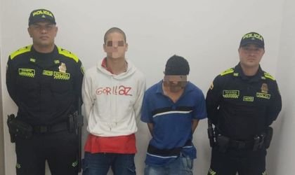 Imagen de  Capturaron a dos hombres que se saltaron la fila para el Metrocable y agredieron a un policía que les llamó la atención
