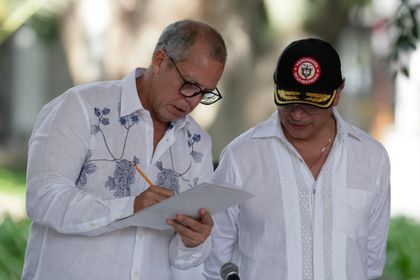 Imagen de Ordenan suspender al jefe de Gabinete de Petro por irregularidades en contrato de pasaportes