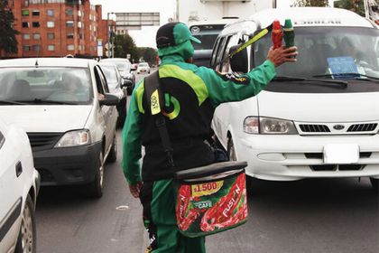 Imagen de Fuerte llamado de MinTrabajo a empresas por precarias condiciones de vendedores de helados y bebidas energizantes