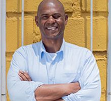 Danis se lanza al Senado por el partido de Roy